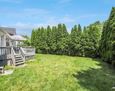 122 Village Circle West - Photo Thumbnail 20
