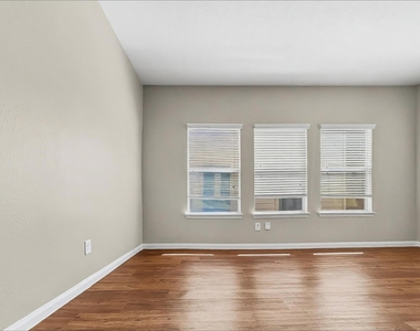 2606 Bammelwood Drive - Photo Thumbnail 4