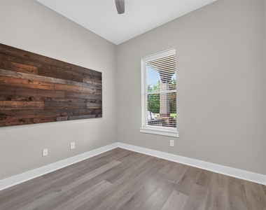 18410 Central Creek Drive Drive - Photo Thumbnail 7