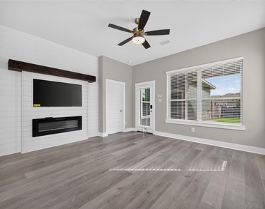 18410 Central Creek Drive Drive - Photo Thumbnail 17