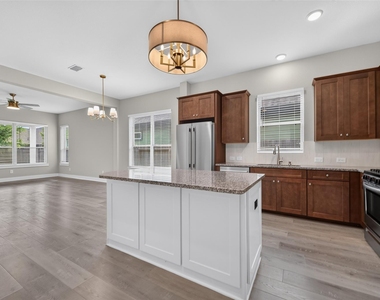 18410 Central Creek Drive Drive - Photo Thumbnail 9