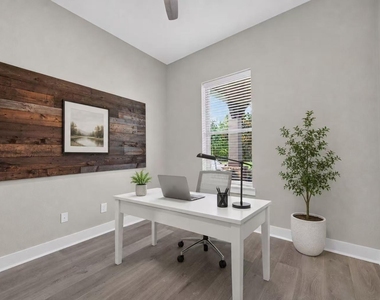18410 Central Creek Drive Drive - Photo Thumbnail 6