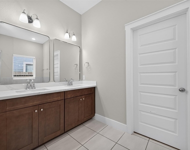 18410 Central Creek Drive Drive - Photo Thumbnail 21