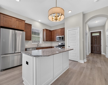 18410 Central Creek Drive Drive - Photo Thumbnail 11