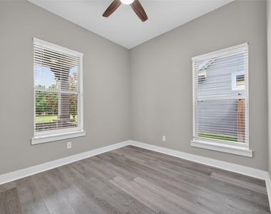 18410 Central Creek Drive Drive - Photo Thumbnail 25