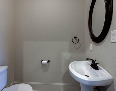 1809 W 24th Street - Photo Thumbnail 17