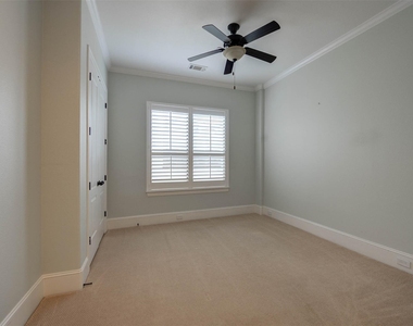 1809 W 24th Street - Photo Thumbnail 11