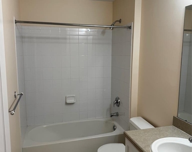 533 Coventry - Photo Thumbnail 15