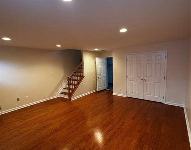 533 Coventry - Photo Thumbnail 28