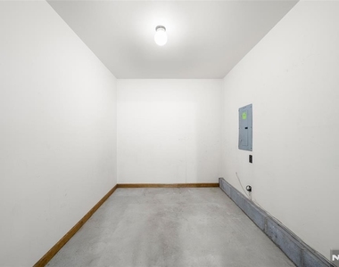 140 Allwood - Photo Thumbnail 6