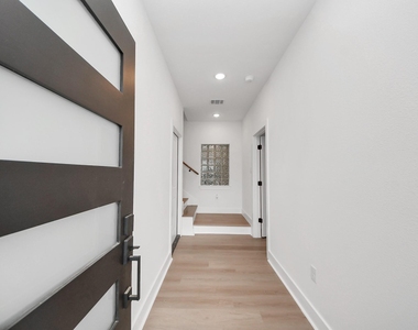 5630 Dolores Street - Photo Thumbnail 5