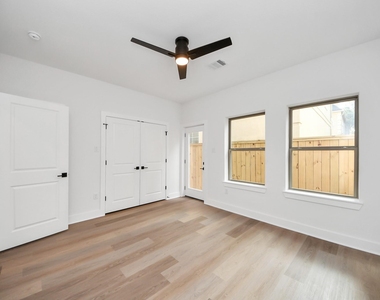 5630 Dolores Street - Photo Thumbnail 7