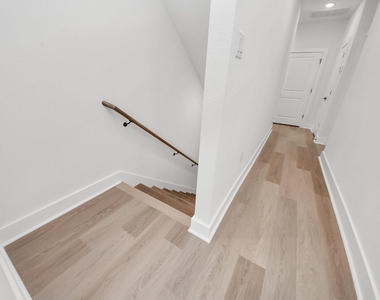 5630 Dolores Street - Photo Thumbnail 9