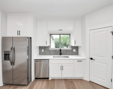 5630 Dolores Street - Photo Thumbnail 15