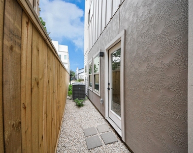 5630 Dolores Street - Photo Thumbnail 3