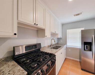 12422 Mylla Street - Photo Thumbnail 9