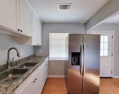 12422 Mylla Street - Photo Thumbnail 8
