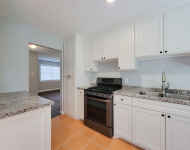 12422 Mylla Street - Photo Thumbnail 10