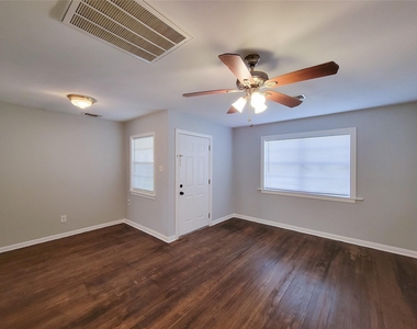12422 Mylla Street - Photo Thumbnail 2