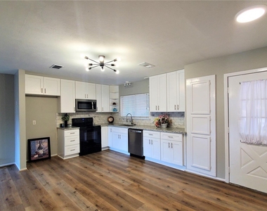 14419 Cypress Leaf Drive - Photo Thumbnail 17