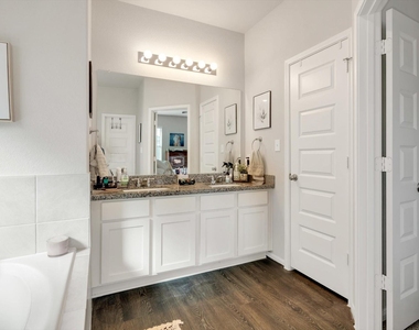 8426 Moonlight Bay Circle - Photo Thumbnail 24