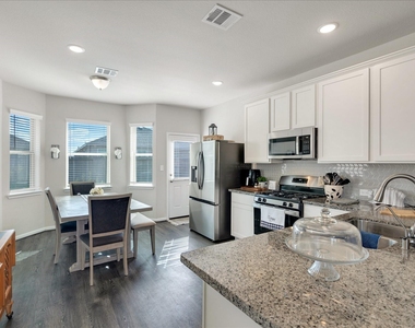8426 Moonlight Bay Circle - Photo Thumbnail 13