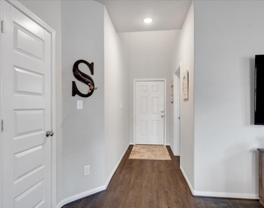 8426 Moonlight Bay Circle - Photo Thumbnail 4