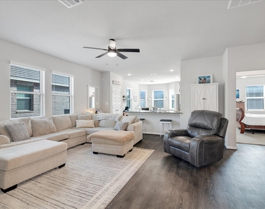8426 Moonlight Bay Circle - Photo Thumbnail 7