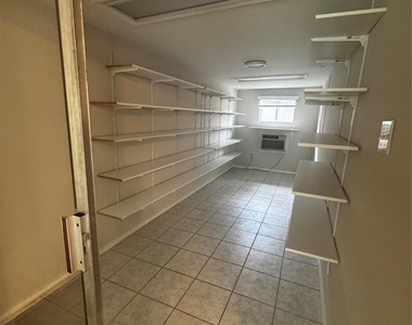 8807 Belle Glen Drive - Photo Thumbnail 16