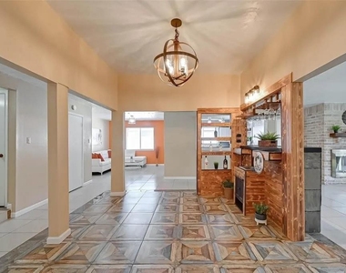 10431 Odessa Drive - Photo Thumbnail 7