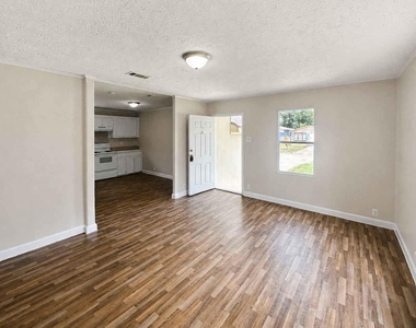 11919 Kingslake Forest Drive - Photo Thumbnail 7