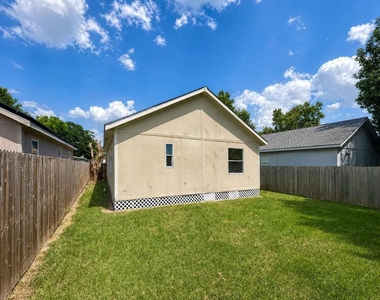 11919 Kingslake Forest Drive - Photo Thumbnail 2