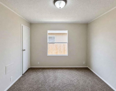 11919 Kingslake Forest Drive - Photo Thumbnail 33