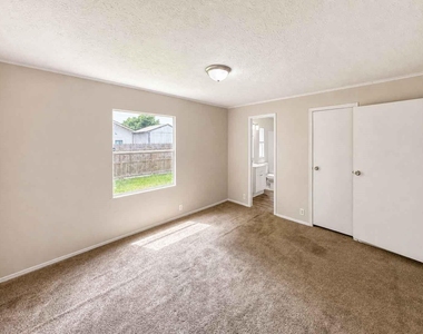 11919 Kingslake Forest Drive - Photo Thumbnail 27