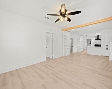 620 S Bell Street - Photo Thumbnail 7