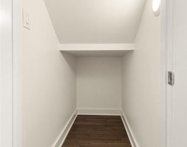 903 Roy Street - Photo Thumbnail 7