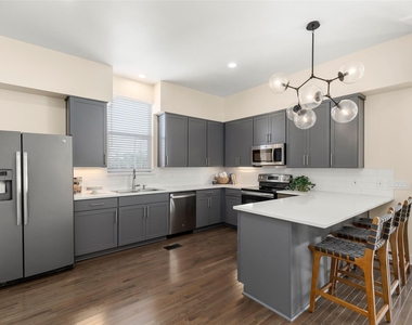 903 Roy Street - Photo Thumbnail 14