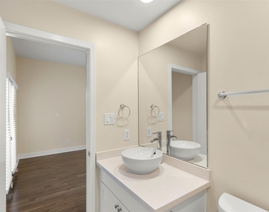 903 Roy Street - Photo Thumbnail 5