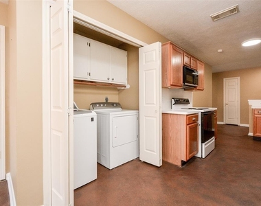 22823 Williamschase Drive - Photo Thumbnail 9