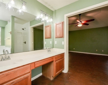 22823 Williamschase Drive - Photo Thumbnail 23