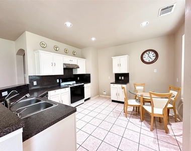11815 Champions Grove Lane Lane - Photo Thumbnail 4
