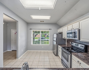 7107 Piney Meadow Court - Photo Thumbnail 6