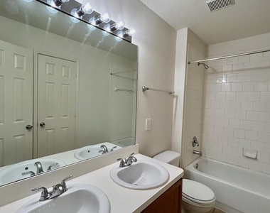 17522 Prospect Meadows Drive - Photo Thumbnail 12