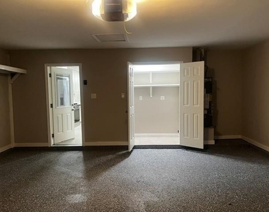 3230 Meadway Drive - Photo Thumbnail 5