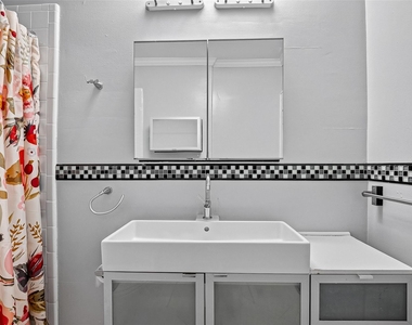 1758 Hawthorne Street - Photo Thumbnail 13