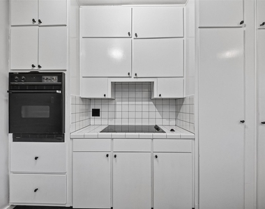 1758 Hawthorne Street - Photo Thumbnail 10