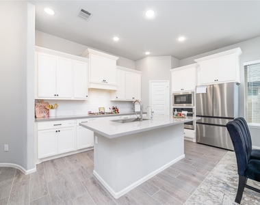 10443 Cecilia Star Lane - Photo Thumbnail 7