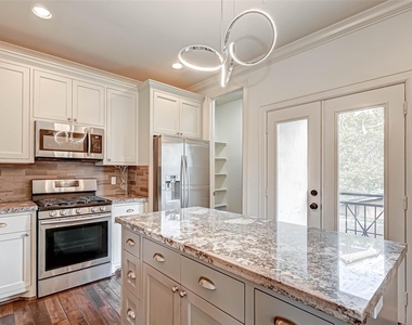 1910 Oakdale Street - Photo Thumbnail 10