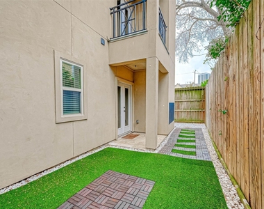 1910 Oakdale Street - Photo Thumbnail 5