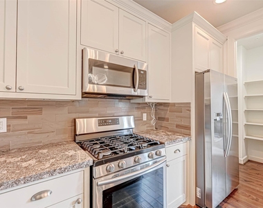 1910 Oakdale Street - Photo Thumbnail 14